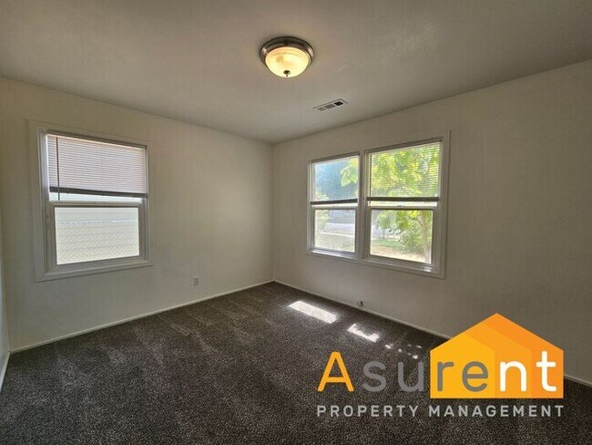 Building Photo - Spacious 3-Bedroom, 2-Bath Home in Convenient Medford Location