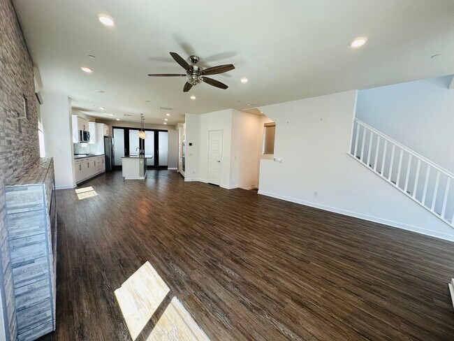Building Photo - 1835 Vesta Dr