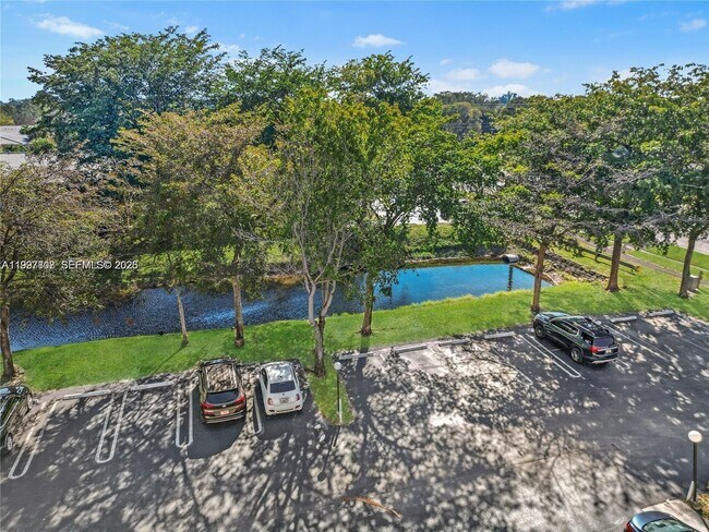 Building Photo - 2701 Riverside Dr