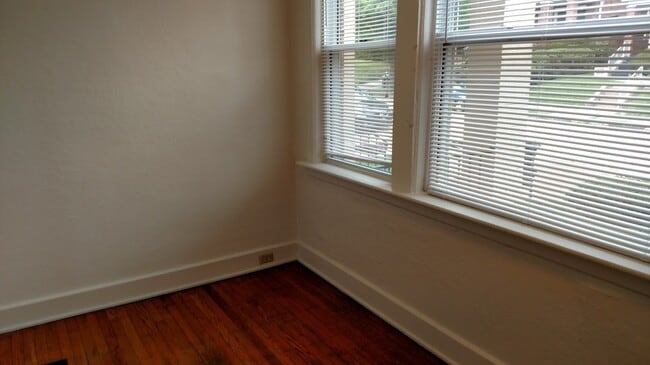 Building Photo - Great 1st Floor Duplex in Shadyside!