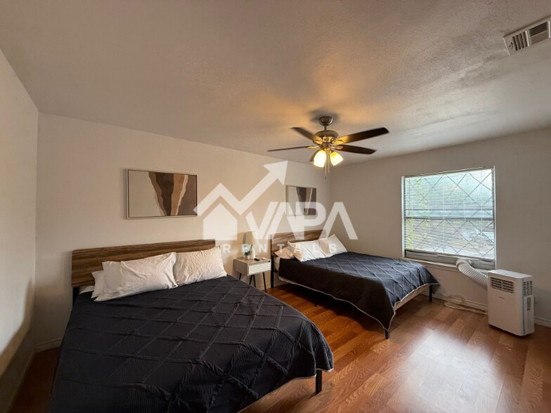 Building Photo - 4702 Sunny Grove