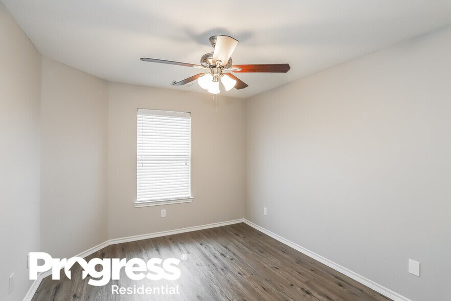 Building Photo - 4939 Forest Hurst Dr