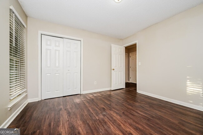 Building Photo - 5008 Kens Ct