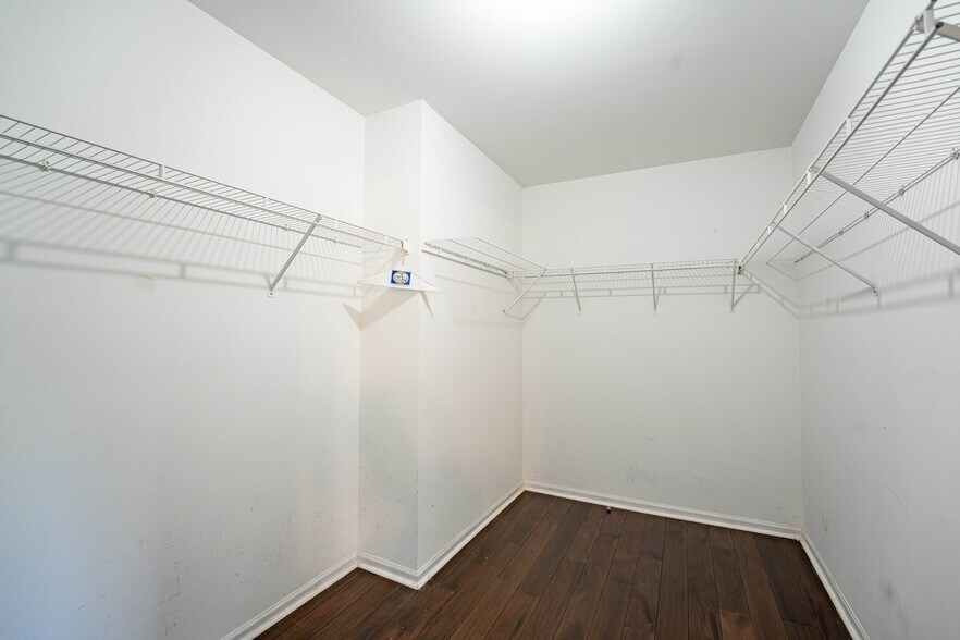 Building Photo - 965 Summerhill Dr