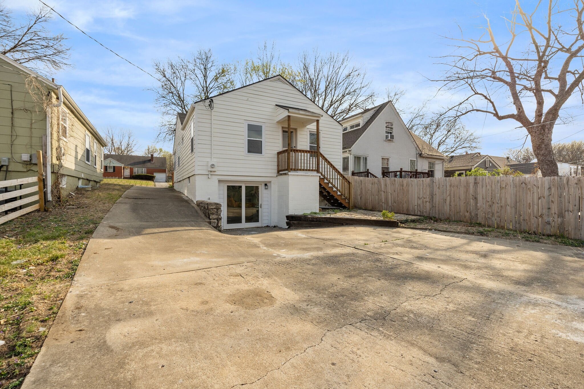 Building Photo - 822 E 72nd St