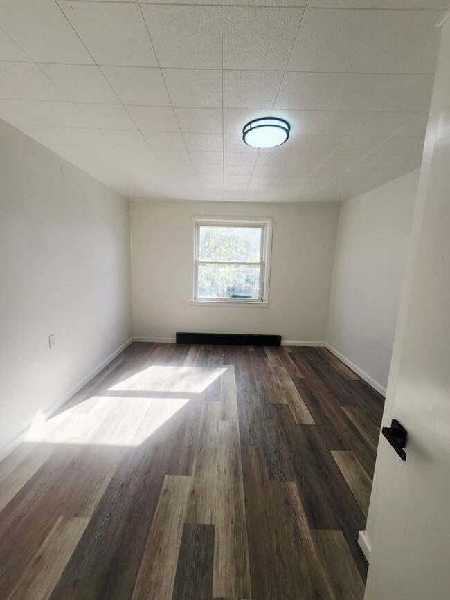 Building Photo - 564 Haller St