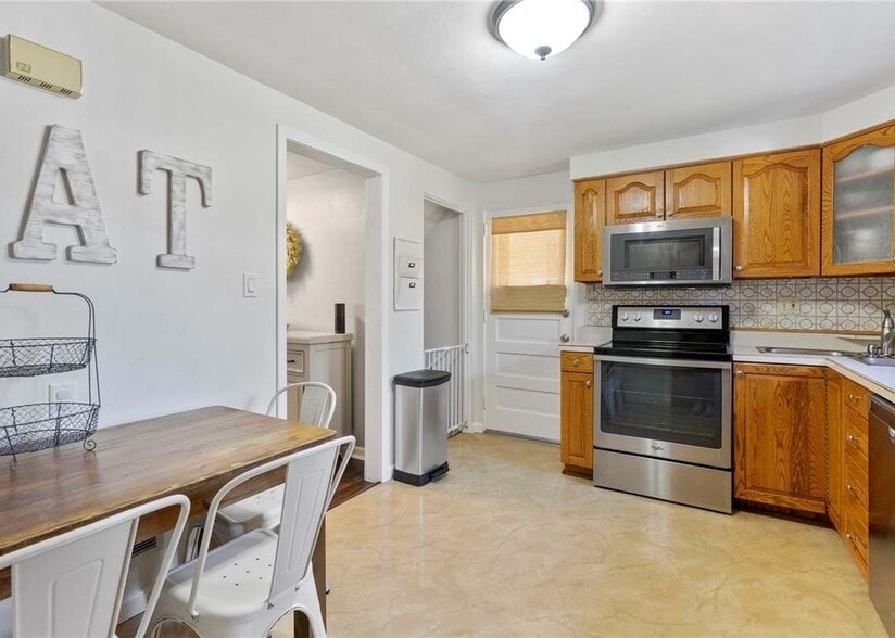 Building Photo - 699 Doris Dr