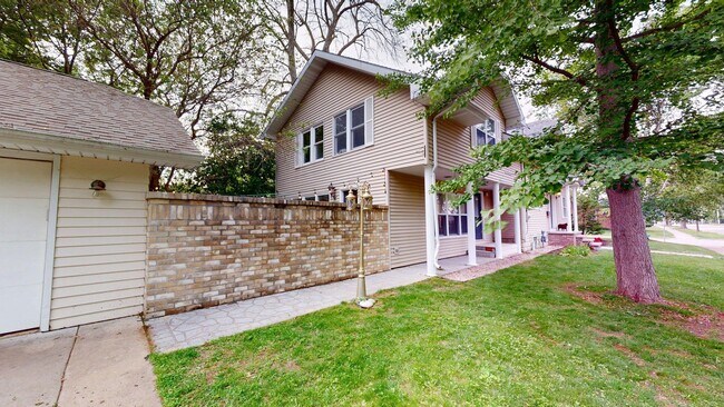 Building Photo - 1625 N Union St