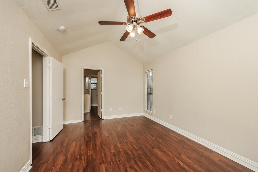 Building Photo - 216 Mesa Wood Dr