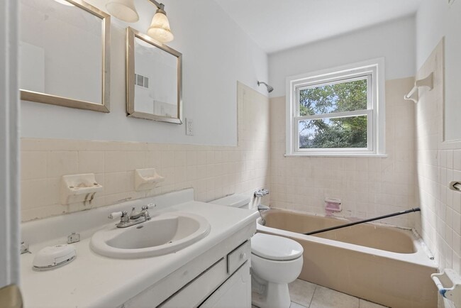 Building Photo - Lakeville Estates