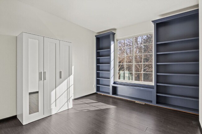 Building Photo - Huge Open-Concept Home in the Vibrant Briargate Neighborhood!