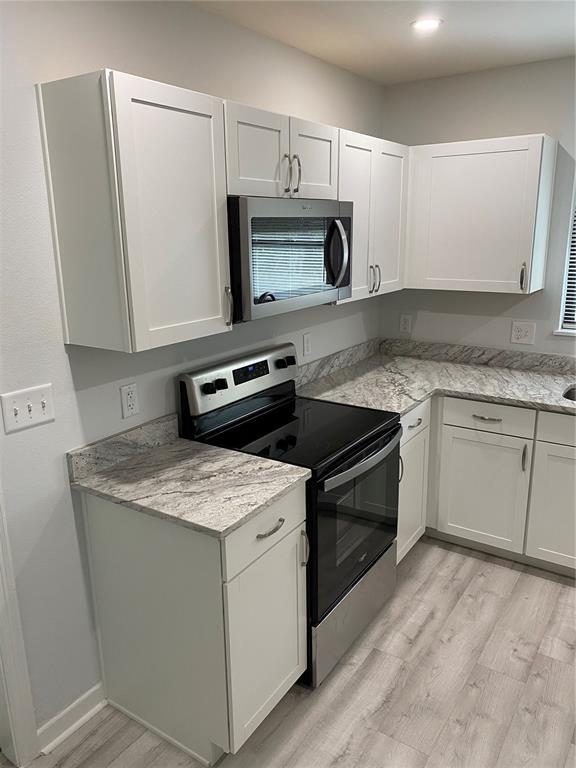 Building Photo - 727 27th Ave S