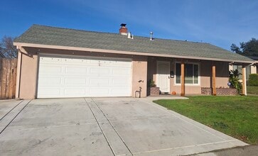 Building Photo - 240 Cottonwood Dr