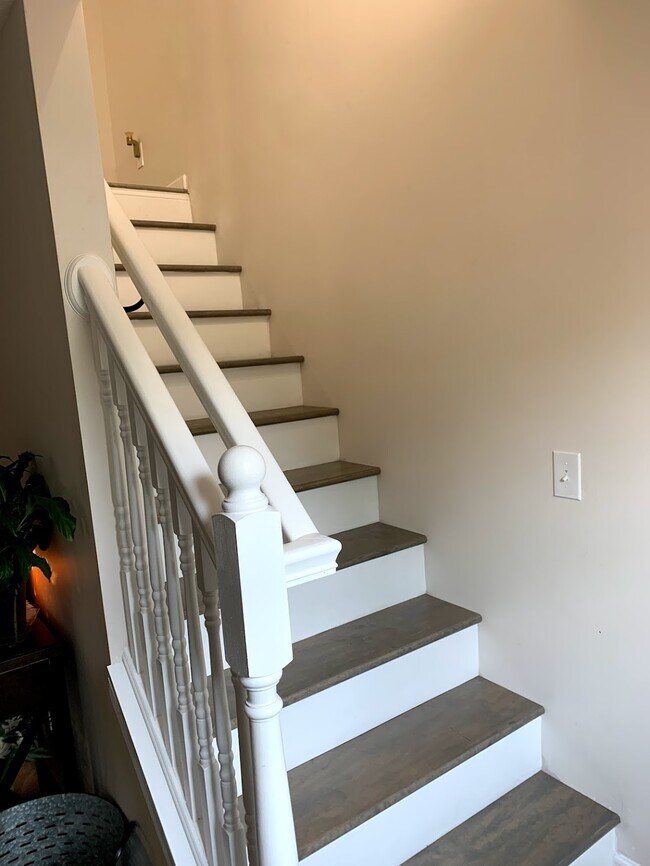 Staircase - 611 4th St NW