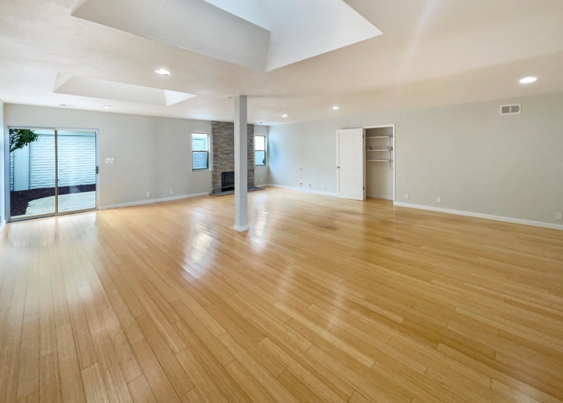 Building Photo - 883 Calle De Verde