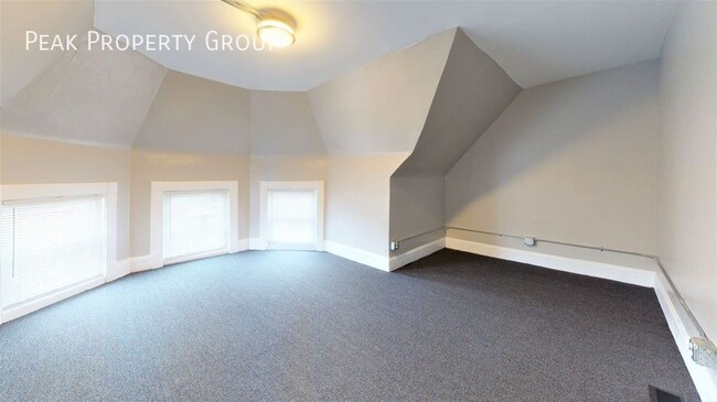 Building Photo - 2355 1/2 N. High Street-