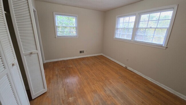 Building Photo - Southeast Columbia