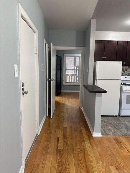 Building Photo - 5666 N Ridge Ave