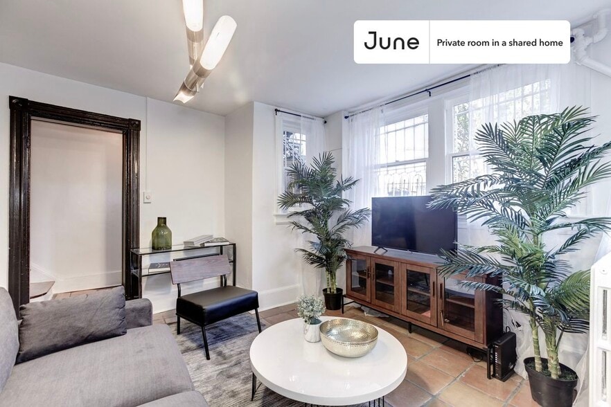 Building Photo - Room in Shared 4 bed/1.5 bath home in Capitol Hill