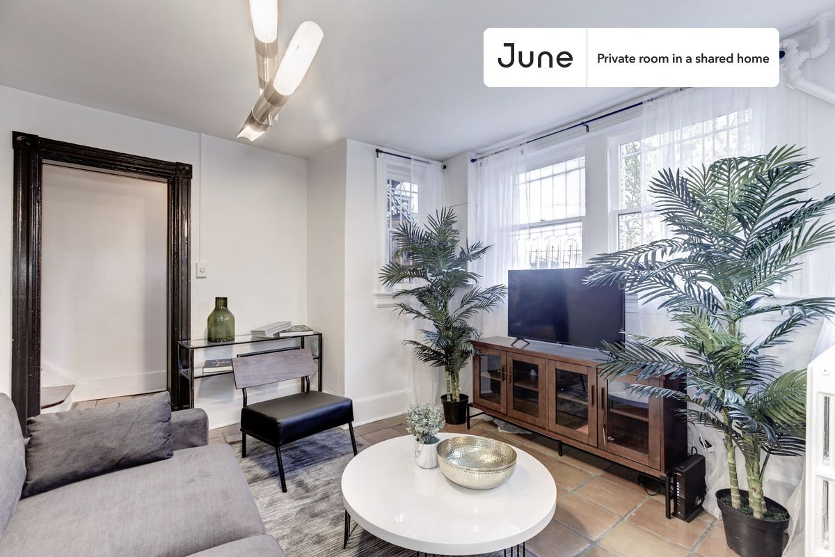 Building Photo - Room in Shared 4 bed/1.5 bath home in Capitol Hill