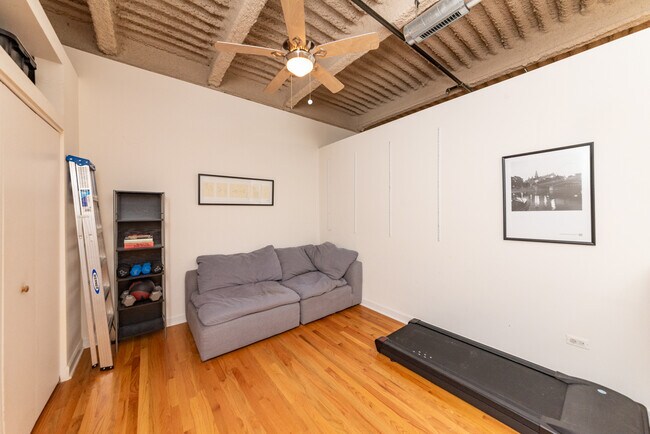 Building Photo - 2545 S Dearborn St