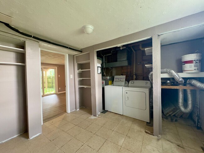 Building Photo - 1830 Eloise Ln