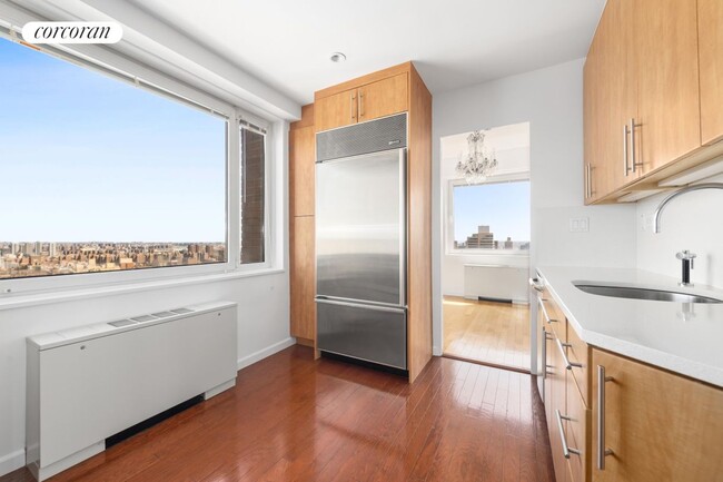 Building Photo - 45 E 89th St