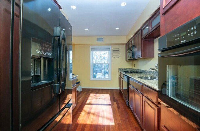 Building Photo - OPEN HOUSE - Saturday August 9th - 3bd 2.5...