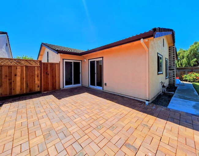 Building Photo - Beautifully Remodeled 3bd Single Story House: Everything Brand New!