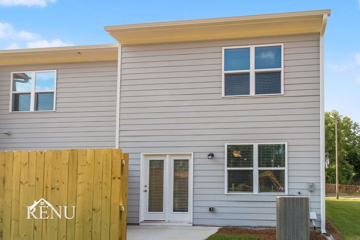 Building Photo - 3057 Lexington Terrace