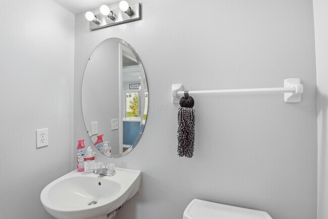 Building Photo - 601 Clark Ave