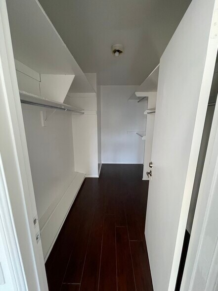 Building Photo - 2175 S Beverly Glen Blvd