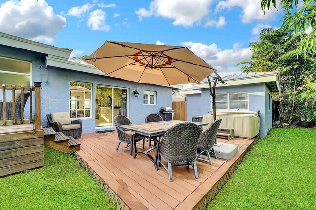 Building Photo - 5574 Lake Osborne Dr