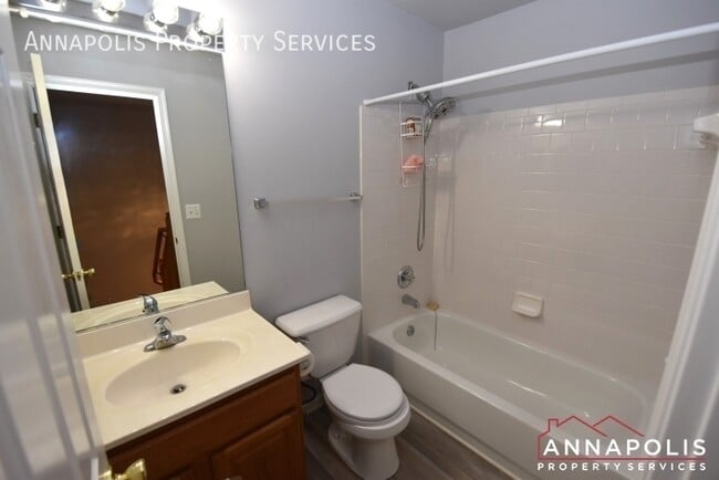 Building Photo - 544 Francis Nicholson Way