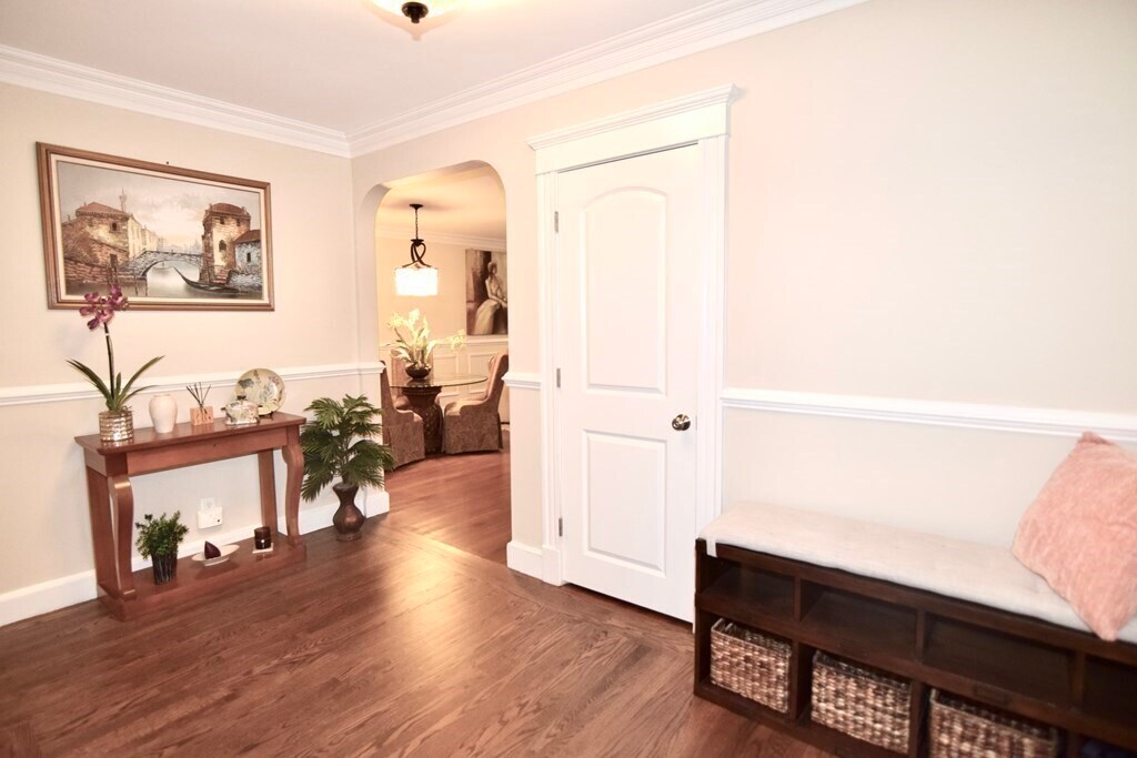 Building Photo - 33 Beacon St