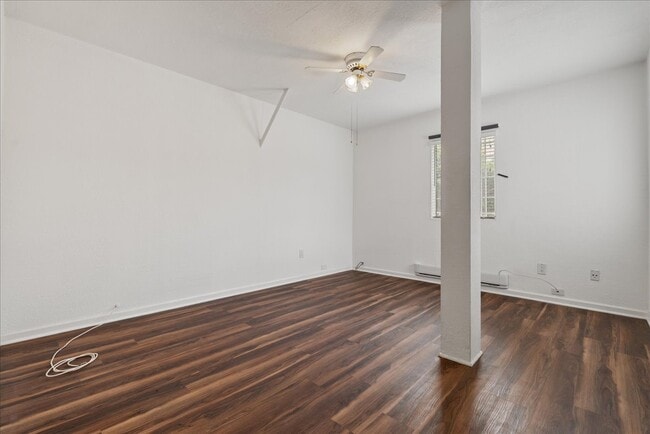 Building Photo - 2818 S Bronson Ave