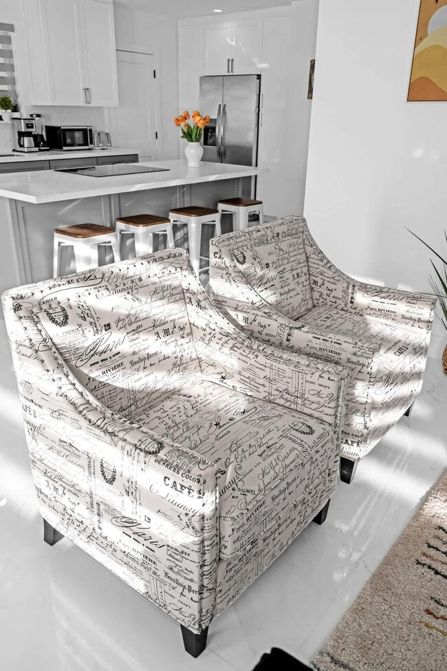 Building Photo - 17835 NE 6th Ave