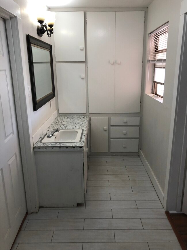 Building Photo - 1111 Sycamore St