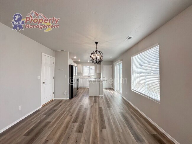 Building Photo - 709 W Smoky Quartz St