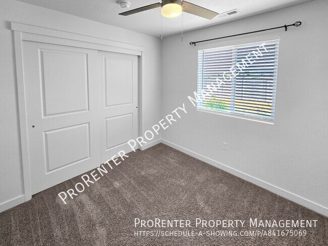 Building Photo - 1152 W Beacon Way