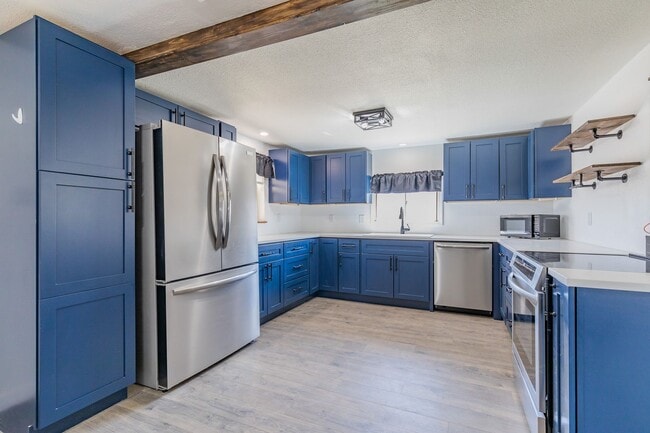Building Photo - Charming 3 bedroom 2 bath Home with acreage