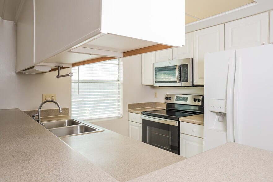 Building Photo - 3907 Lemonwood Dr