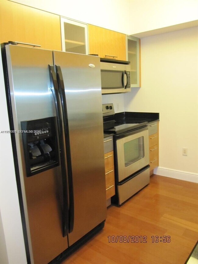 Building Photo - 1750 N Bayshore Dr