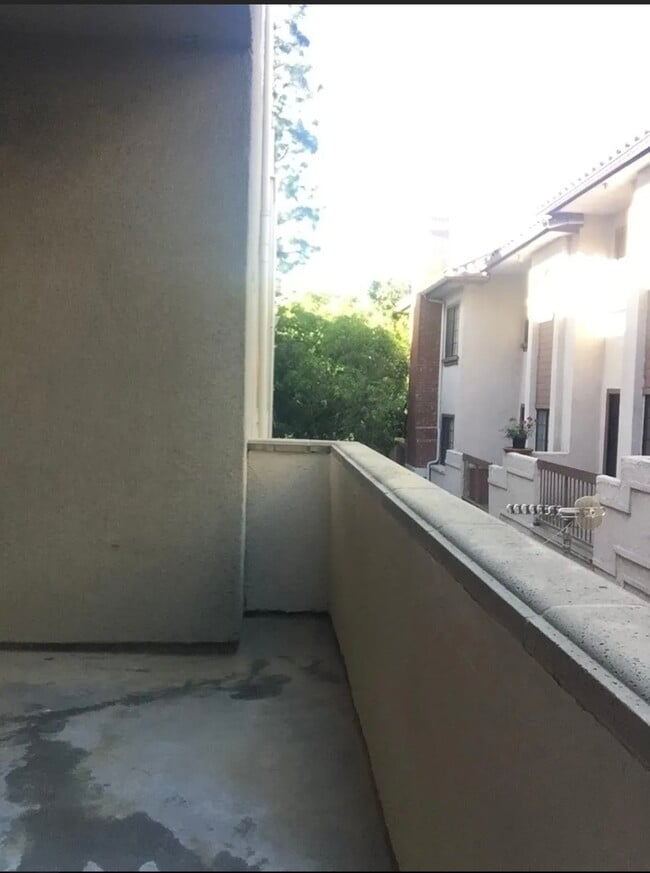 Building Photo - 2915 Montrose Ave