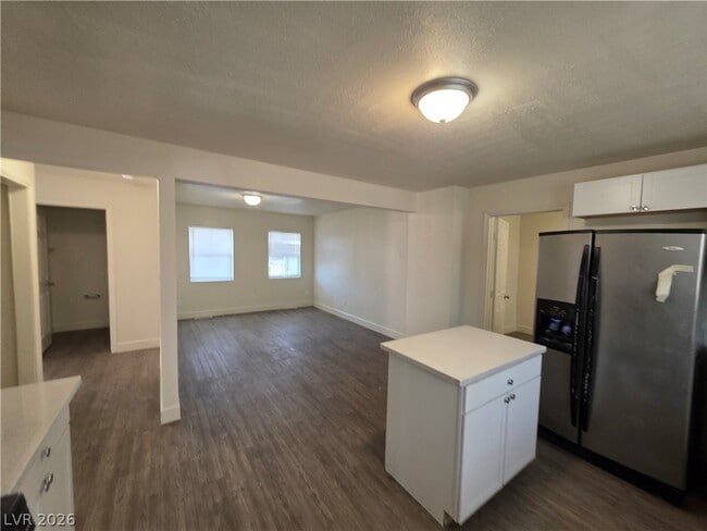 Building Photo - 1590 Mustang Dr