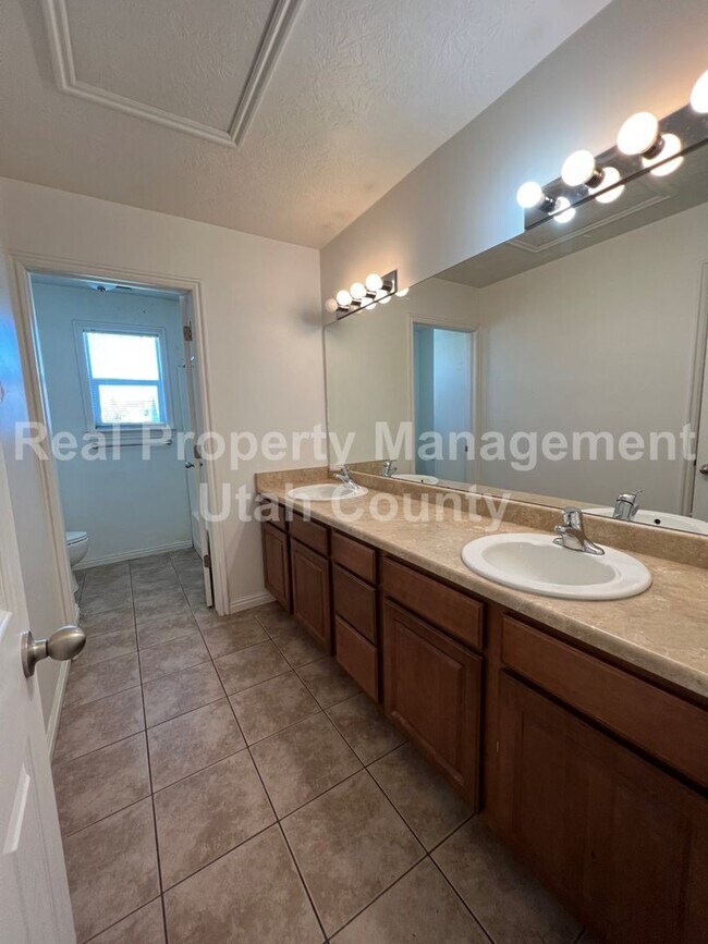 Building Photo - New Lower Price. South Jordan Home