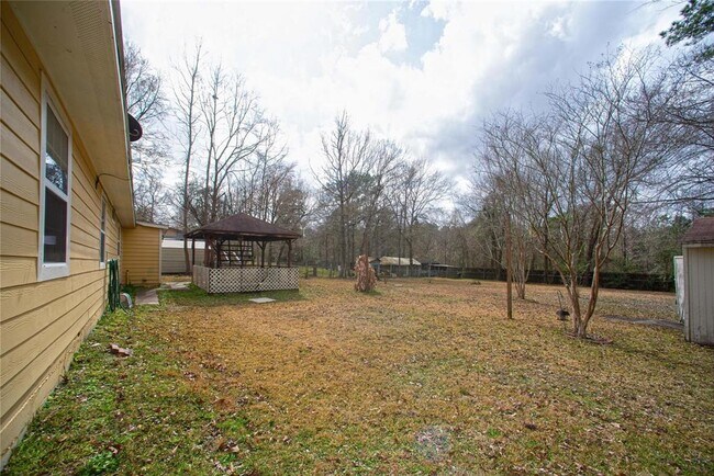 Building Photo - 10700 Deer Hill Dr