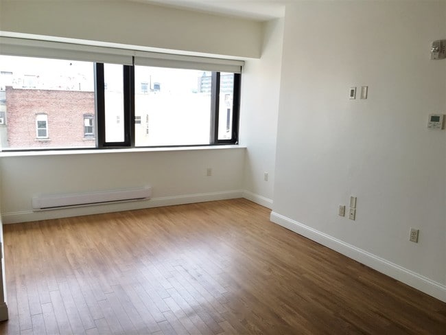 Building Photo - 875 Elm St