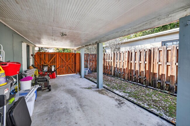 Building Photo - 131 SW 7th Terrace