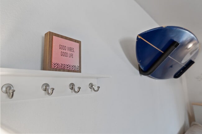 Living by the beach - 709 Agate St